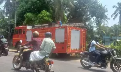 കൊടപാളിയില്‍ ഓടുന്ന ട്രാവലറിന് തീപിടിച്ചു