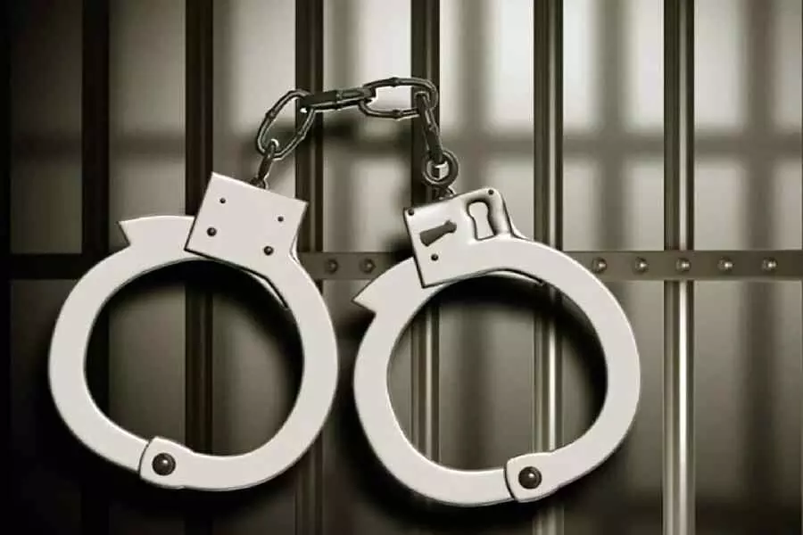 ബാര്ബര് ഷോപ്പിലെത്തിയ 11കാരനെ ബാര്ബര് പീഡിപ്പിച്ചു; പ്രതി അറസ്റ്റില് ബാര്ബര് ഷോപ്പിലെത്തിയ 11കാരനെ ബാര്ബര് പീഡിപ്പിച്ചു; പ്രതി അറസ്റ്റില്