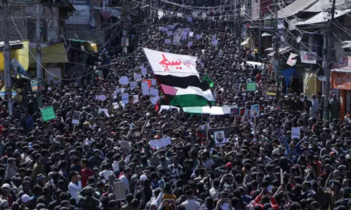 ഖുദ്സ് ദിനത്തില് കൂറ്റന് റാലികളുമായി കശ്മീരികള് (വീഡിയോ) ഖുദ്സ് ദിനത്തില് കൂറ്റന് റാലികളുമായി കശ്മീരികള് (വീഡിയോ)