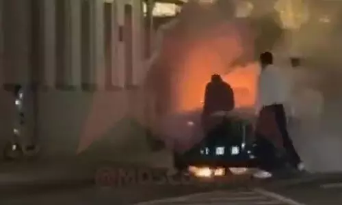 വ്ളാദിമിര് പുടിന്റെ ഉടമസ്ഥതയിലുള്ള കാര് പൊട്ടിത്തെറിച്ചു(വീഡിയോ) വ്ളാദിമിര് പുടിന്റെ ഉടമസ്ഥതയിലുള്ള കാര് പൊട്ടിത്തെറിച്ചു(വീഡിയോ)