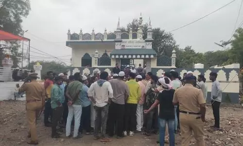 മഹാരാഷ്ട്രയിലെ ബീഡിൽ പള്ളിയിൽ സ്ഫോടനം; രണ്ടു പേർ അറസ്റ്റിൽ; സ്ഫോടനം ഈദ് പെരുന്നാൾ തലേന്ന് മഹാരാഷ്ട്രയിലെ ബീഡിൽ പള്ളിയിൽ സ്ഫോടനം; രണ്ടു പേർ അറസ്റ്റിൽ; സ്ഫോടനം ഈദ് പെരുന്നാൾ തലേന്ന്