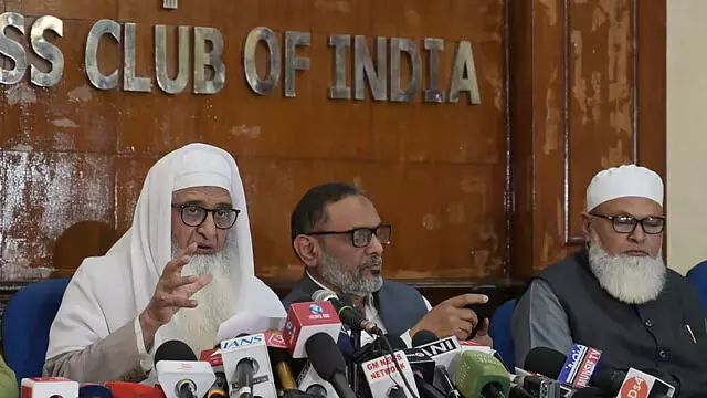 ഇത് കരി നിയമം; വഖ്ഫ് ഭേദഗതി ബില്ലിനെ കോടതിയില് ചോദ്യം ചെയ്യും: എഐഎംപിഎല്ബി ഇത് കരി നിയമം; വഖ്ഫ് ഭേദഗതി ബില്ലിനെ കോടതിയില് ചോദ്യം ചെയ്യും: എഐഎംപിഎല്ബി