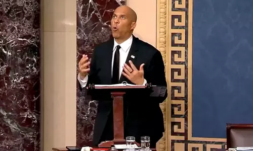 ട്രംപിനെതിരേ 24 മണിക്കൂർ 20 മിനുട്ട് പ്രസംഗിച്ച് സെനറ്റർ ട്രംപിനെതിരേ 24 മണിക്കൂർ 20 മിനുട്ട് പ്രസംഗിച്ച് സെനറ്റർ