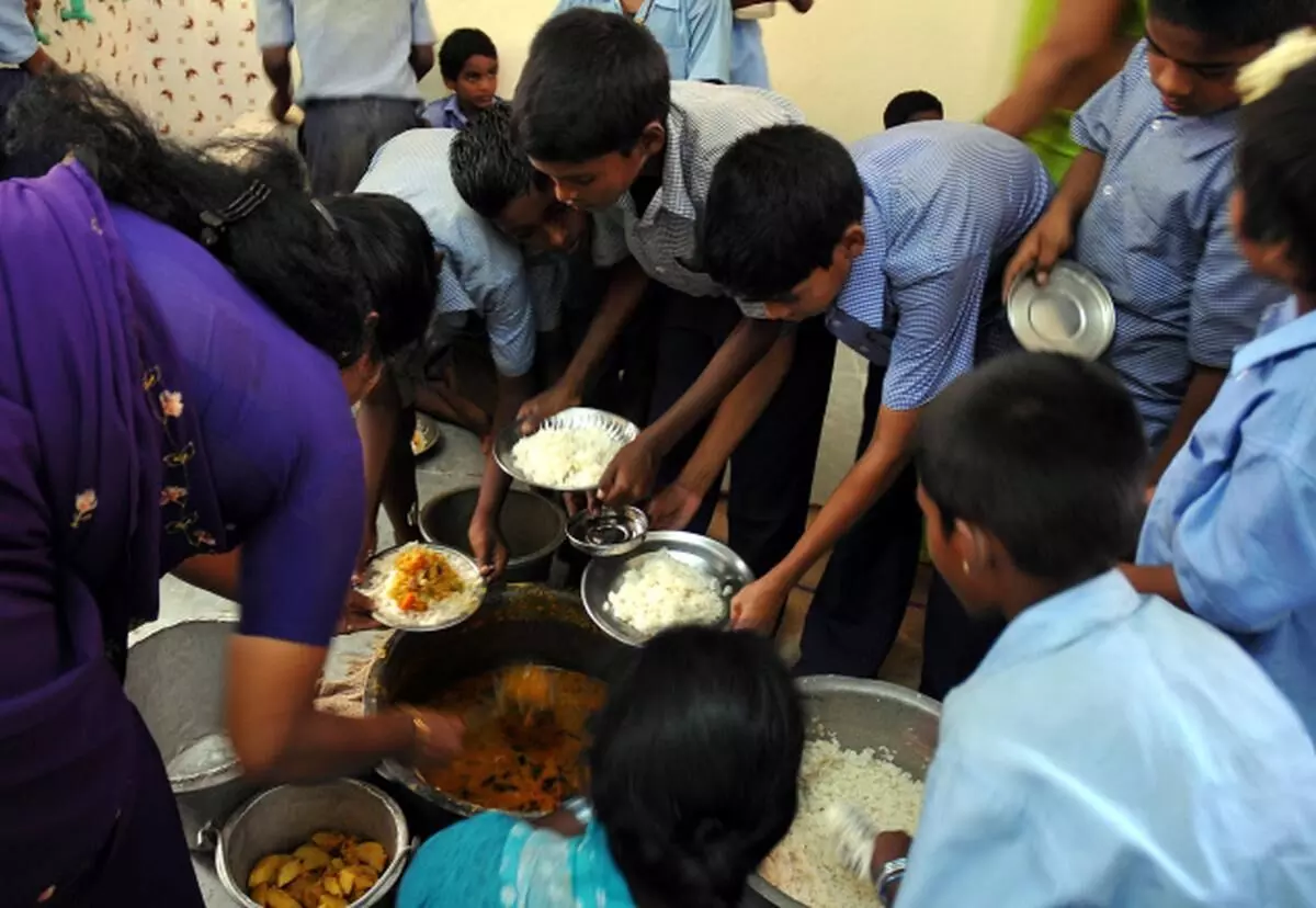 സെക്രട്ടേറിയറ്റ് പടിക്കലേക്ക് സ്കൂള് പാചകത്തൊഴിലാളികളും; സമരം നാല്, അഞ്ച് തീയതികളില് സെക്രട്ടേറിയറ്റ് പടിക്കലേക്ക് സ്കൂള് പാചകത്തൊഴിലാളികളും; സമരം നാല്, അഞ്ച് തീയതികളില്