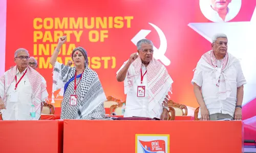 ജോര്‍ദാന്‍ നദി മുതല്‍ മെഡിറ്ററേനിയന്‍ കടല്‍ വരെ ഫലസ്തീന്‍ സ്വതന്ത്രമാവുമെന്ന് പിണറായി; വ്യത്യസ്ത നിലപാടുമായി പാര്‍ട്ടി, ദ്വിരാഷ്ട്ര പരിഹാരമാണ് വേണ്ടതെന്ന് പാര്‍ട്ടി കോണ്‍ഗ്രസ് പ്രമേയം