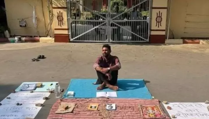 ബനാറസ് ഹിന്ദു സര്വലാശാലയില് പിഎച്ച്ഡി പ്രവേശനം നിഷേധിച്ചതായി പരാതി; സമരവുമായി ദലിത് വിദ്യാര്ഥി ബനാറസ് ഹിന്ദു സര്വലാശാലയില് പിഎച്ച്ഡി പ്രവേശനം നിഷേധിച്ചതായി പരാതി; സമരവുമായി ദലിത് വിദ്യാര്ഥി