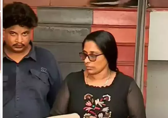 ലഹരി വില്പ്പനക്കുപുറമെ പെണ്വാണിഭവും; പ്രതി തസ്ലീമ സുല്ത്താനക്കെതിരേ കൂടുതല് തെളിവുകള് ലഹരി വില്പ്പനക്കുപുറമെ പെണ്വാണിഭവും; പ്രതി തസ്ലീമ സുല്ത്താനക്കെതിരേ കൂടുതല് തെളിവുകള്