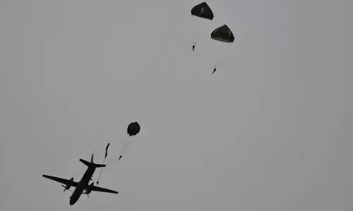 പാരച്യൂട്ട് തുറന്നില്ല; സ്‌കൈ ഡൈവിങ്ങിനിടെ വീണ് പരിക്കേറ്റ ഉദ്യോഗസ്ഥന്‍ മരിച്ചു