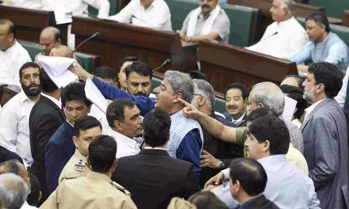 വഖഫ് ഭേദഗതി നിയമം; അടിയന്തര പ്രമേയം തള്ളി സ്പീക്കര്‍; ജമ്മുകശ്മീര്‍ നിയമസഭയില്‍ ബഹളം