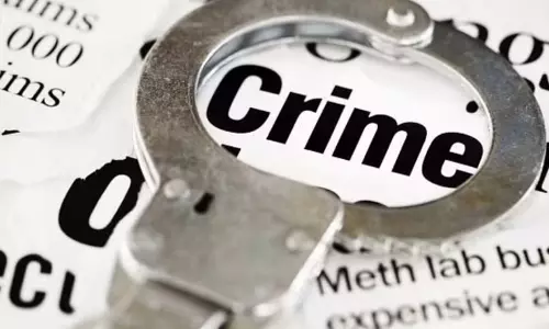 മദ്യലഹരിയിലെത്തിയ പിതാവ് മകനെ വെട്ടി പരിക്കേല്‍പ്പിച്ചു.