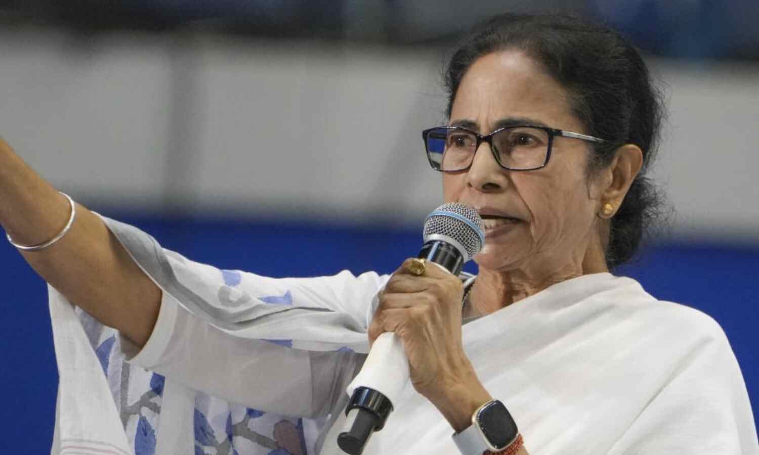 നിങ്ങള്ക്ക് വേദനയുണ്ടെന്ന് എനിക്കറിയാം, ആശങ്ക വേണ്ട; ബംഗാളില് വഖ്ഫ് നിയമം നടപ്പാക്കില്ല: മമത ബാനര്ജി നിങ്ങള്ക്ക് വേദനയുണ്ടെന്ന് എനിക്കറിയാം, ആശങ്ക വേണ്ട; ബംഗാളില് വഖ്ഫ് നിയമം നടപ്പാക്കില്ല: മമത ബാനര്ജി