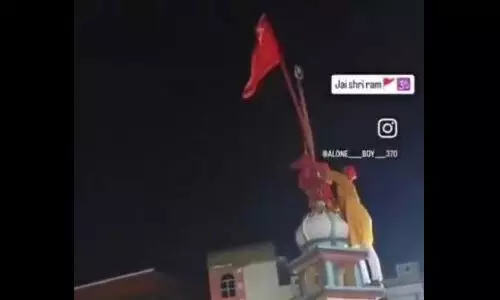 കര്ബല സ്മാരകത്തിന് മുകളില് കാവിക്കൊടി കെട്ടി (വീഡിയോ) കര്ബല സ്മാരകത്തിന് മുകളില് കാവിക്കൊടി കെട്ടി (വീഡിയോ)