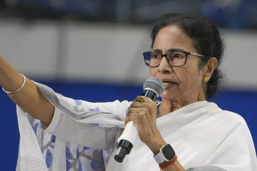 നിങ്ങള്‍ക്ക് വേദനയുണ്ടെന്ന് എനിക്കറിയാം, ആശങ്ക വേണ്ട; ബംഗാളില്‍ വഖ്ഫ് നിയമം നടപ്പാക്കില്ല: മമത ബാനര്‍ജി