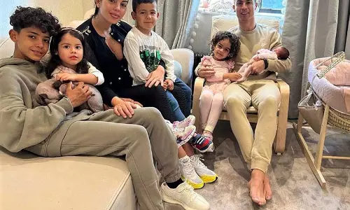 കുടുംബത്തിനെതിരേ ഭീഷണി; സുരക്ഷാ ഉദ്ദ്യോഗസ്ഥരെ മുഴുവന് മാറ്റാന് ഒരുങ്ങി ക്രിസ്റ്റിയാനോ റൊണാള്ഡോ കുടുംബത്തിനെതിരേ ഭീഷണി; സുരക്ഷാ ഉദ്ദ്യോഗസ്ഥരെ മുഴുവന് മാറ്റാന് ഒരുങ്ങി ക്രിസ്റ്റിയാനോ റൊണാള്ഡോ