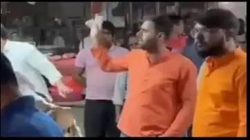 പ്രാര്ത്ഥനക്കായി മീന് കച്ചവടക്കാര് ക്ഷേത്രം നിര്മിച്ചു;ക്ഷേത്രത്തിന് അടുത്ത് മീന് കച്ചവടം പാടില്ലെന്ന് ഹിന്ദുത്വര് പ്രാര്ത്ഥനക്കായി മീന് കച്ചവടക്കാര് ക്ഷേത്രം നിര്മിച്ചു;ക്ഷേത്രത്തിന് അടുത്ത് മീന് കച്ചവടം പാടില്ലെന്ന് ഹിന്ദുത്വര്