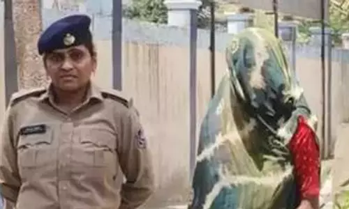 തുടര്ച്ചയായി കരഞ്ഞതിന് കുഞ്ഞിനെ കിണറ്റിലിട്ട് കൊന്ന അമ്മ അറസ്റ്റില് തുടര്ച്ചയായി കരഞ്ഞതിന് കുഞ്ഞിനെ കിണറ്റിലിട്ട് കൊന്ന അമ്മ അറസ്റ്റില്