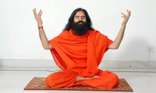 ഹിന്ദുത്വ വിപണിയില്‍ സര്‍ബത്ത് ജിഹാദ് അവതരിപ്പിച്ച് രാം ദേവ്; പതജ്ഞലി ഉല്‍പ്പന്നങ്ങള്‍ വാങ്ങിയാല്‍ ക്ഷേത്രങ്ങളും ഗുരുകുലങ്ങളുമുണ്ടാവുമെന്ന് (VIDEO)