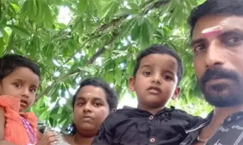 ഇടുക്കിയില് ഭര്ത്താവും ഭാര്യയും രണ്ടു മക്കളും തൂങ്ങിമരിച്ച നിലയില് ഇടുക്കിയില് ഭര്ത്താവും ഭാര്യയും രണ്ടു മക്കളും തൂങ്ങിമരിച്ച നിലയില്