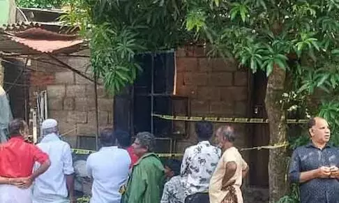 വീടിനു തീപിടിച്ച് ഒരു മരണം, മൂന്നു പേര്ക്ക് ഗുരുതര പരിക്ക് വീടിനു തീപിടിച്ച് ഒരു മരണം, മൂന്നു പേര്ക്ക് ഗുരുതര പരിക്ക്