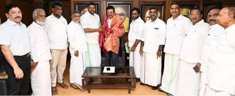 എം കെ സ്റ്റാലിനുമായി കൂടിക്കാഴ്ച്ച നടത്തി എസ്ഡിപിഐ നേതാക്കള് എം കെ സ്റ്റാലിനുമായി കൂടിക്കാഴ്ച്ച നടത്തി എസ്ഡിപിഐ നേതാക്കള്