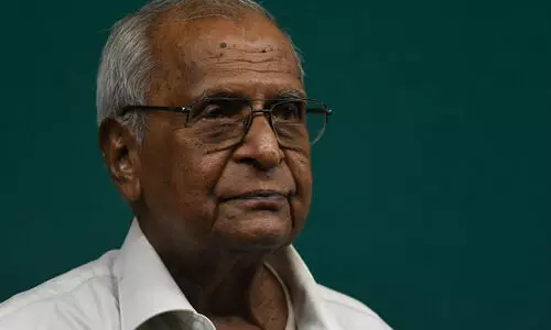 എം എം ലോറന്സിന്റെ സംസ്കാരം: പെണ്മക്കളുടെ പുന:പരിശോധനാ ഹരജിയും തള്ളി എം എം ലോറന്സിന്റെ സംസ്കാരം: പെണ്മക്കളുടെ പുന:പരിശോധനാ ഹരജിയും തള്ളി