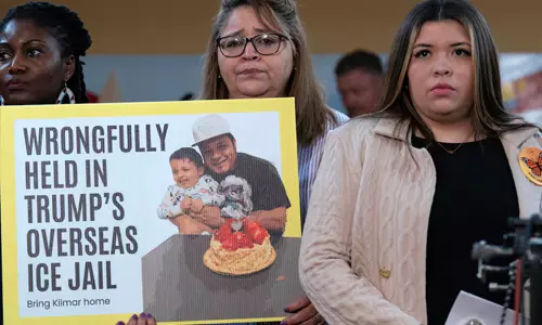 ട്രംപ് നാടുകടത്തിയ യുവാവിനെ തിരികെ കൊണ്ടുവരണമെന്ന് യുഎസ് സുപ്രിംകോടതി ട്രംപ് നാടുകടത്തിയ യുവാവിനെ തിരികെ കൊണ്ടുവരണമെന്ന് യുഎസ് സുപ്രിംകോടതി