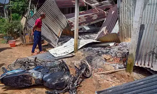 വഖ്ഫ് തട്ടിയെടുക്കല് നിയമത്തിനെതിരായ പ്രതിഷേധത്തെ തടഞ്ഞു; ത്രിപുരയിലെ കൈലാഷഹറില് സംഘര്ഷം, കേന്ദ്രസേനയെ വിന്യസിച്ചു വഖ്ഫ് തട്ടിയെടുക്കല് നിയമത്തിനെതിരായ പ്രതിഷേധത്തെ തടഞ്ഞു; ത്രിപുരയിലെ കൈലാഷഹറില് സംഘര്ഷം, കേന്ദ്രസേനയെ വിന്യസിച്ചു