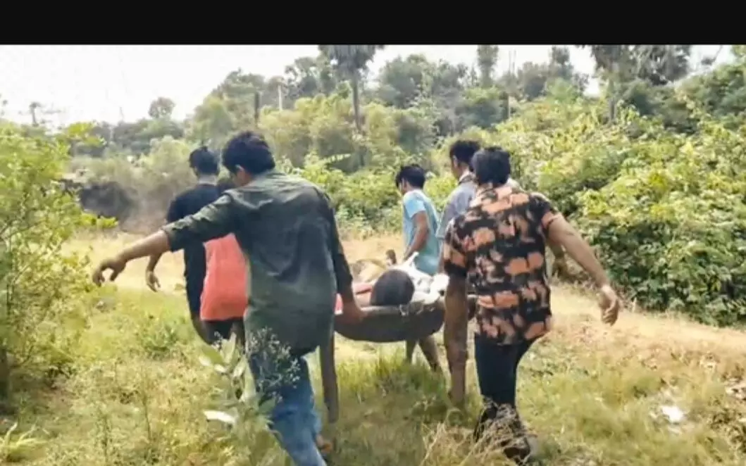 ആന്ധ്രയിലെ പടക്ക നിര്മാണ ശാലയില് വന് പൊട്ടിത്തെറി; രണ്ട് സ്ത്രീകള് ഉള്പ്പെടെ 8 പേര് മരിച്ചു ആന്ധ്രയിലെ പടക്ക നിര്മാണ ശാലയില് വന് പൊട്ടിത്തെറി; രണ്ട് സ്ത്രീകള് ഉള്പ്പെടെ 8 പേര് മരിച്ചു
