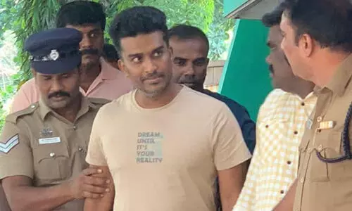 പോക്സോ കേസ് പ്രതി പാസ്റ്റര് ജോണ് ജെബരാജ് മൂന്നാറില് അറസ്റ്റില് പോക്സോ കേസ് പ്രതി പാസ്റ്റര് ജോണ് ജെബരാജ് മൂന്നാറില് അറസ്റ്റില്