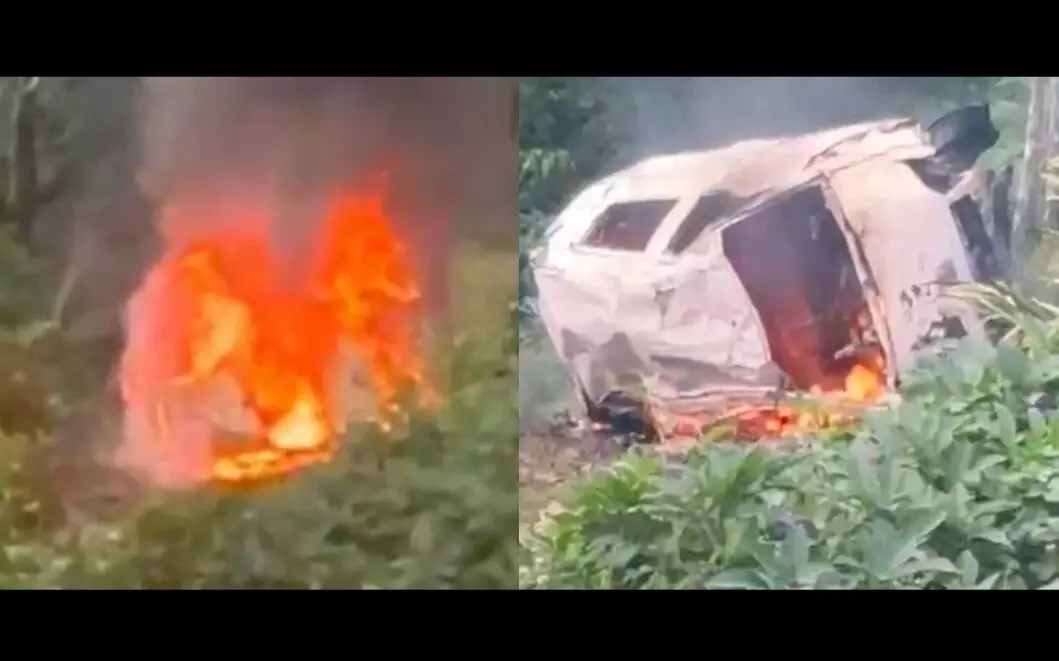 മൂന്നാറിൽ കാർ 60 അടി താഴ്ചയിലേക്ക് മറിഞ്ഞ് കത്തിയമർന്നു; അത്ഭുതകരമായി രക്ഷപ്പെട്ട് കർണാടക സ്വദേശികൾ മൂന്നാറിൽ കാർ 60 അടി താഴ്ചയിലേക്ക് മറിഞ്ഞ് കത്തിയമർന്നു; അത്ഭുതകരമായി രക്ഷപ്പെട്ട് കർണാടക സ്വദേശികൾ