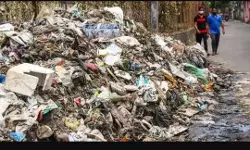 പൊതുസ്ഥലത്തെ മാലിന്യ നിക്ഷേപം: വിവരം നല്കുന്നവര്ക്കുള്ള പ്രതിഫലം പിഴയുടെ 25 ശതമാനമാക്കും; നടപടികള് കര്ശനമാക്കുന്നു പൊതുസ്ഥലത്തെ മാലിന്യ നിക്ഷേപം: വിവരം നല്കുന്നവര്ക്കുള്ള പ്രതിഫലം പിഴയുടെ 25 ശതമാനമാക്കും; നടപടികള് കര്ശനമാക്കുന്നു