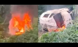 മൂന്നാറിൽ കാർ 60 അടി താഴ്ചയിലേക്ക് മറിഞ്ഞ് കത്തിയമർന്നു; അത്ഭുതകരമായി രക്ഷപ്പെട്ട് കർണാടക സ്വദേശികൾ മൂന്നാറിൽ കാർ 60 അടി താഴ്ചയിലേക്ക് മറിഞ്ഞ് കത്തിയമർന്നു; അത്ഭുതകരമായി രക്ഷപ്പെട്ട് കർണാടക സ്വദേശികൾ