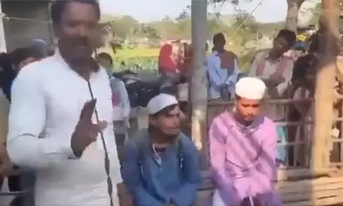 മുസ്ലിം വേഷത്തില് പശ്ചിമബംഗാളിലെ ഗ്രാമത്തില് നുഴഞ്ഞുകയറിയ രണ്ടുപേര് പിടിയില് (VIDEO) മുസ്ലിം വേഷത്തില് പശ്ചിമബംഗാളിലെ ഗ്രാമത്തില് നുഴഞ്ഞുകയറിയ രണ്ടുപേര് പിടിയില് (VIDEO)