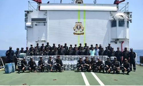 ഗുജറാത്ത് തീരത്ത് വന്‍ ലഹരിവേട്ട; 18,00 കോടി രൂപയുടെ മയക്കുമരുന്ന് പിടികൂടി