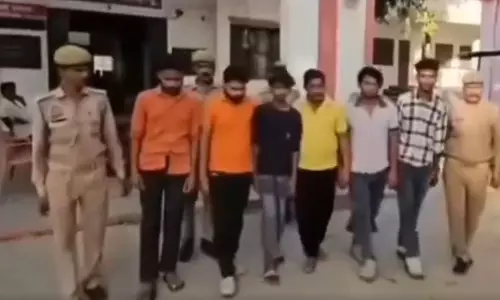 തൊഴുത്ത് ഉടമയില്‍ നിന്ന് പണം തട്ടാന്‍ ശ്രമിച്ച ആറ് ഹിന്ദുത്വ പശു സംരക്ഷകര്‍ അറസ്റ്റില്‍(VIDEO)