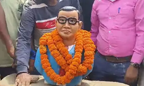 അംബേദ്ക്കര് പ്രതിമ മോഷണം പോയി; ജാര്ഖണ്ഡിലെ പലാമുവില് പ്രതിഷേധം അംബേദ്ക്കര് പ്രതിമ മോഷണം പോയി; ജാര്ഖണ്ഡിലെ പലാമുവില് പ്രതിഷേധം