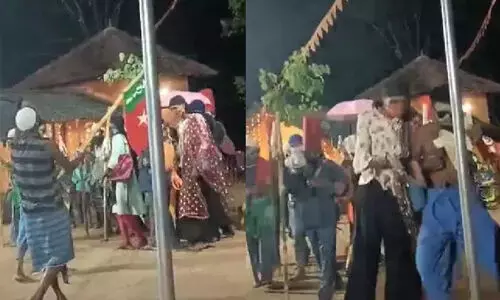 ക്ഷേത്രോല്സവത്തില് മുസ്ലിം വേഷം ധരിച്ച് ആഭാസ നൃത്തവുമായി ഹിന്ദുത്വർ; പോലിസില് പരാതി നല്കി എസ്ഡിപിഐ (VIDEO) ക്ഷേത്രോല്സവത്തില് മുസ്ലിം വേഷം ധരിച്ച് ആഭാസ നൃത്തവുമായി ഹിന്ദുത്വർ; പോലിസില് പരാതി നല്കി എസ്ഡിപിഐ (VIDEO)