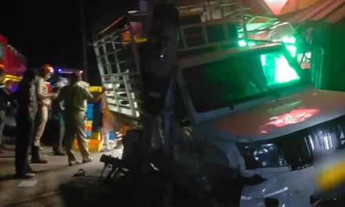 ചായക്കടയുടെ മുന്നിലേക്ക് പിക്കപ്പ് വാന്‍ ഇടിച്ചു കയറി; ഒരാള്‍ മരിച്ചു