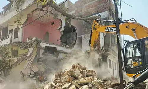നാഗ്പൂര് സംഘര്ഷം: ഫാഹിം ഖാന്റെ വീട് പൊളിച്ചത് തെറ്റ് ; ഹൈക്കോടതിയില് നിരുപാധികം മാപ്പ് പറഞ്ഞ് നഗരസഭ നാഗ്പൂര് സംഘര്ഷം: ഫാഹിം ഖാന്റെ വീട് പൊളിച്ചത് തെറ്റ് ; ഹൈക്കോടതിയില് നിരുപാധികം മാപ്പ് പറഞ്ഞ് നഗരസഭ