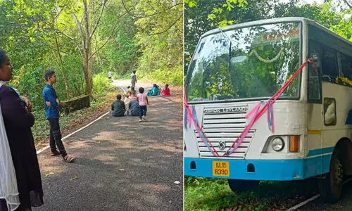 ഗവിയിലേക്ക് യാത്രപോയ കെഎസ്ആര്ടിസി ബസ് കാട്ടില് ബ്രേക്ക് ഡൗണായി; 38 പേര് കുടുങ്ങിക്കിടക്കുന്നു ഗവിയിലേക്ക് യാത്രപോയ കെഎസ്ആര്ടിസി ബസ് കാട്ടില് ബ്രേക്ക് ഡൗണായി; 38 പേര് കുടുങ്ങിക്കിടക്കുന്നു