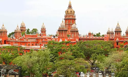 നിരപരാധിയെ ലഹരിക്കേസില് കുടുക്കി; പോലിസുകാര് 10 ലക്ഷം രൂപ നഷ്ടപരിഹാരം നല്കണമെന്ന് മദ്രാസ് ഹൈക്കോടതി നിരപരാധിയെ ലഹരിക്കേസില് കുടുക്കി; പോലിസുകാര് 10 ലക്ഷം രൂപ നഷ്ടപരിഹാരം നല്കണമെന്ന് മദ്രാസ് ഹൈക്കോടതി