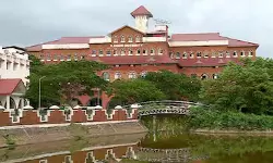 കണ്ണൂര് സര്വകലാശാലയില് ബിസിഎ ആറാം സെമസ്റ്റര് പരീക്ഷയുടെ ചോദ്യപേപ്പര് ചോര്ന്നു; പിന്നില് അധ്യാപകരെന്ന് കണ്ണൂര് സര്വകലാശാലയില് ബിസിഎ ആറാം സെമസ്റ്റര് പരീക്ഷയുടെ ചോദ്യപേപ്പര് ചോര്ന്നു; പിന്നില് അധ്യാപകരെന്ന്