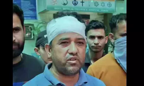 കശ്മീരില്‍ പ്രഫസറെ സൈനികര്‍ ആക്രമിച്ചതായി പരാതി; പോലിസ് കേസെടുത്തു (വീഡിയോ)