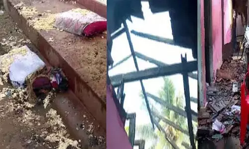 നാട്ടുകാരുമായി സംഘര്‍ഷമുണ്ടാക്കിയതിന് പോലിസ് കസ്റ്റഡിയില്‍ എടുത്ത യുവാവിന്റെ വീട് കത്തിനശിച്ച നിലയില്‍