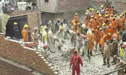 ഡല്‍ഹിയില്‍ നാലുനില കെട്ടിടം തകര്‍ന്നുവീണ് നാലുപേര്‍ മരിച്ചു