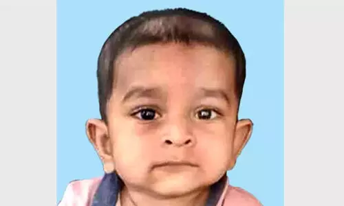 രണ്ടര വയസുകാരന് കടലില് വീണ് മരിച്ചു രണ്ടര വയസുകാരന് കടലില് വീണ് മരിച്ചു