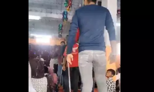 ഈസ്റ്റര്‍ ദിനത്തില്‍ ക്രിസ്ത്യന്‍ ദേവാലയത്തില്‍ അതിക്രമിച്ചു കയറി ഹിന്ദുത്വര്‍ (വീഡിയോ)