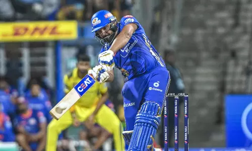 വീണ്ടും തകര്ന്ന് ചെന്നൈ സൂപ്പര് കിങ്സ്; മുംബൈ ഇന്ത്യന്സ് മുന്നോട്ട് വീണ്ടും തകര്ന്ന് ചെന്നൈ സൂപ്പര് കിങ്സ്; മുംബൈ ഇന്ത്യന്സ് മുന്നോട്ട്