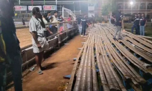 കോതമംഗലത്ത് ഫുട്ബോള് ഗ്യാലറി തകര്ന്നു വീണ സംഭവം; സംഘാടകര്ക്കെതിരെ കേസ് (വീഡിയോ) കോതമംഗലത്ത് ഫുട്ബോള് ഗ്യാലറി തകര്ന്നു വീണ സംഭവം; സംഘാടകര്ക്കെതിരെ കേസ് (വീഡിയോ)