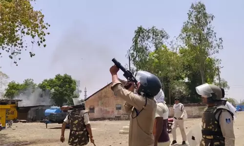 ലവ് ജിഹാദ് ആരോപണമുന്നയിച്ച് മുസ്‌ലിം സ്ഥാപനങ്ങള്‍ക്ക് തീയിട്ട് ഹിന്ദുത്വര്‍ (വീഡിയോ)